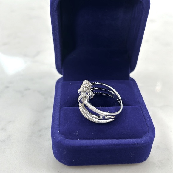 Size 8 spinner ring NIB - Picture 2 of 3